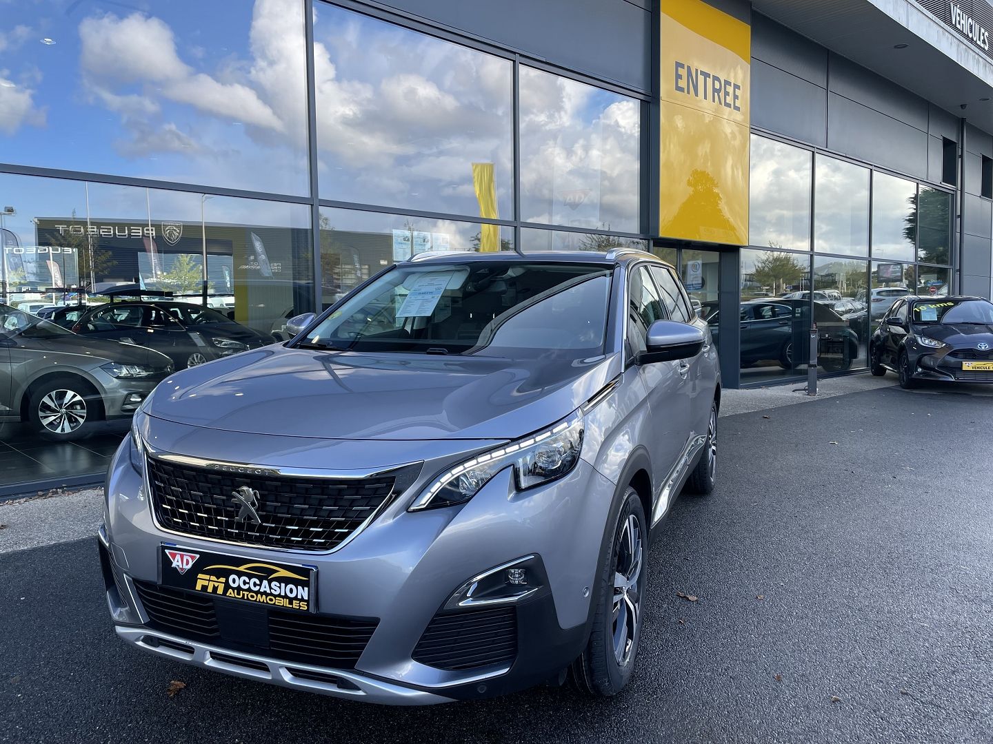 PEUGEOT 5008 a vannes en morbihan et bretagne